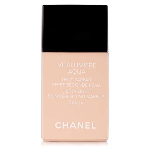 Chanel 40 Beige Vitalumiere Aqua SPF 15 Product Info .